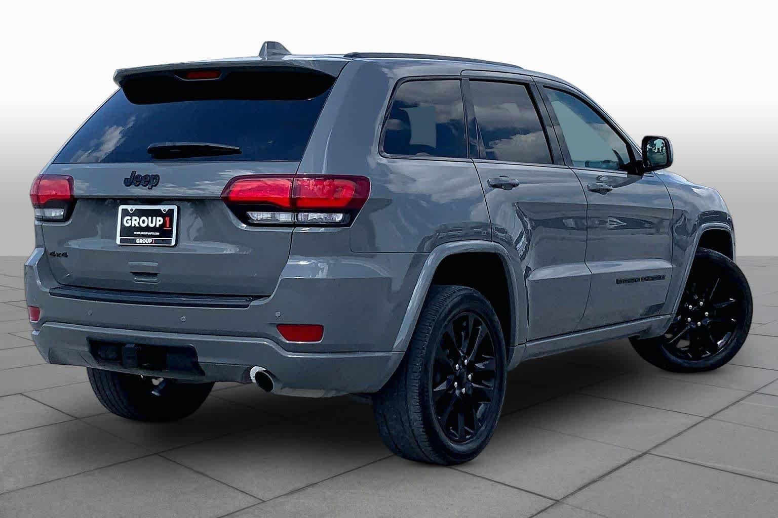 Used 2022 Sting-Gray Clearcoat Jeep Laredo X image 13