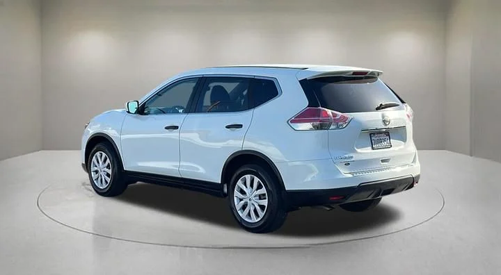 Used 2016 Glacier White Nissan S image 5