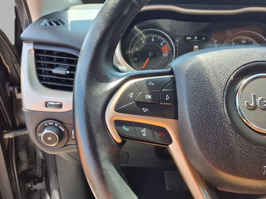Used 2016 Gray Jeep Latitude image 10