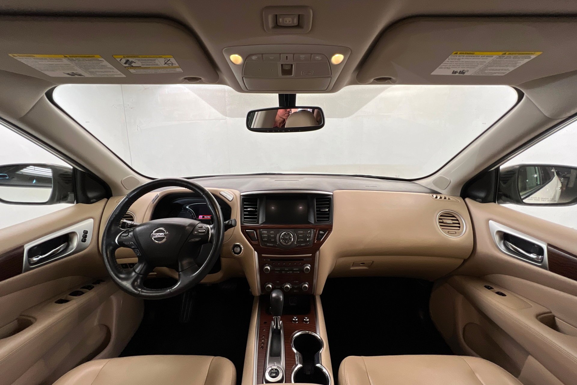 Used 2020 Pearl White Tricoat Nissan Platinum image 10