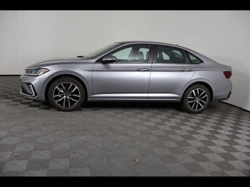 New 2025 Silver Volkswagen 1.5T SE image 2
