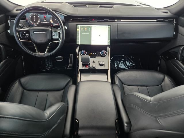 Used 2023 Gray Land Rover SE Dynamic image 4