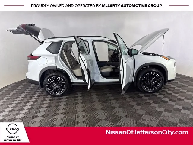 New 2026 Everest White Pearl TriCoat Nissan Dark Armor™ image 13