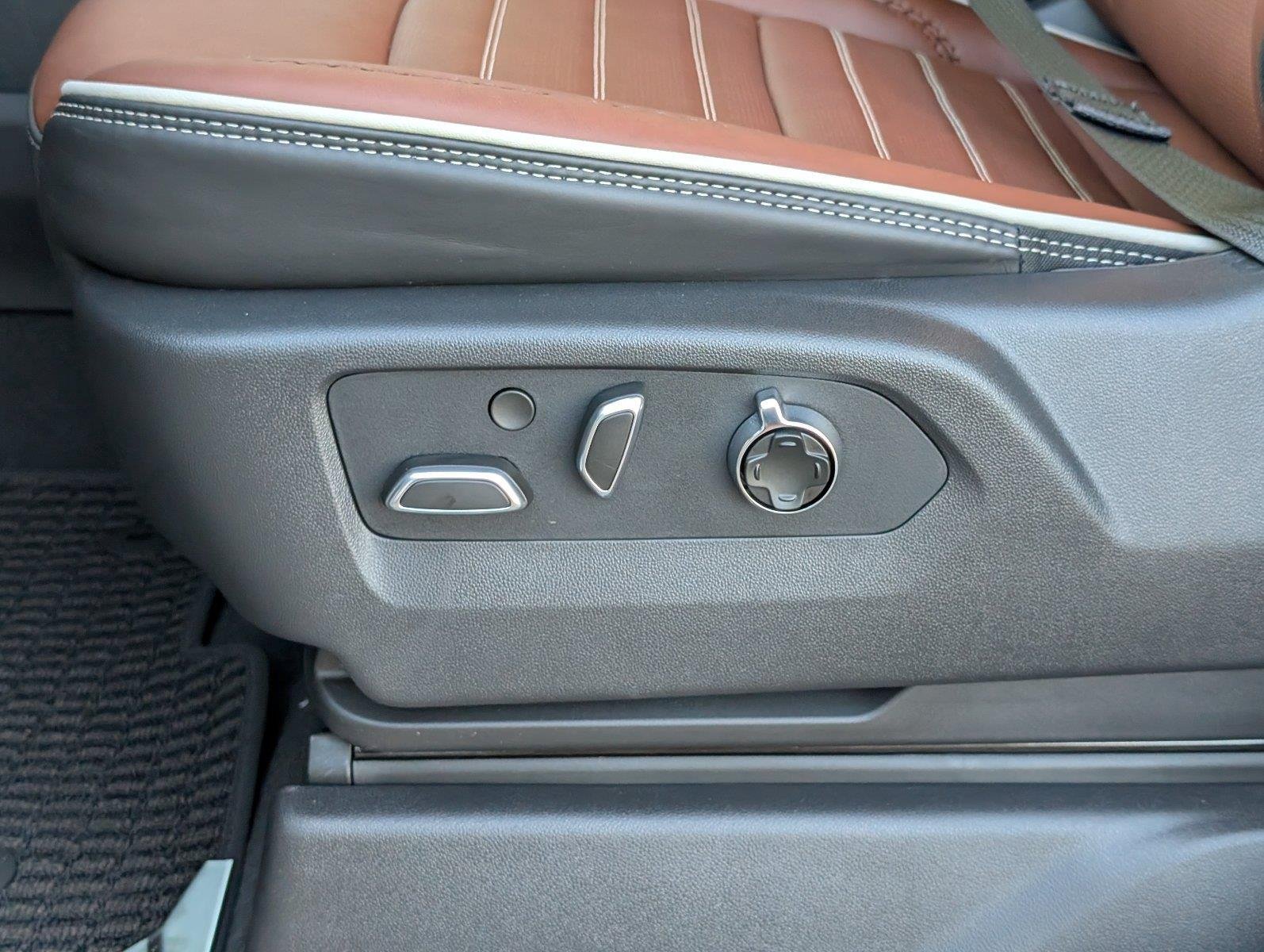 New 2026 Summit White GMC Denali Ultimate image 18