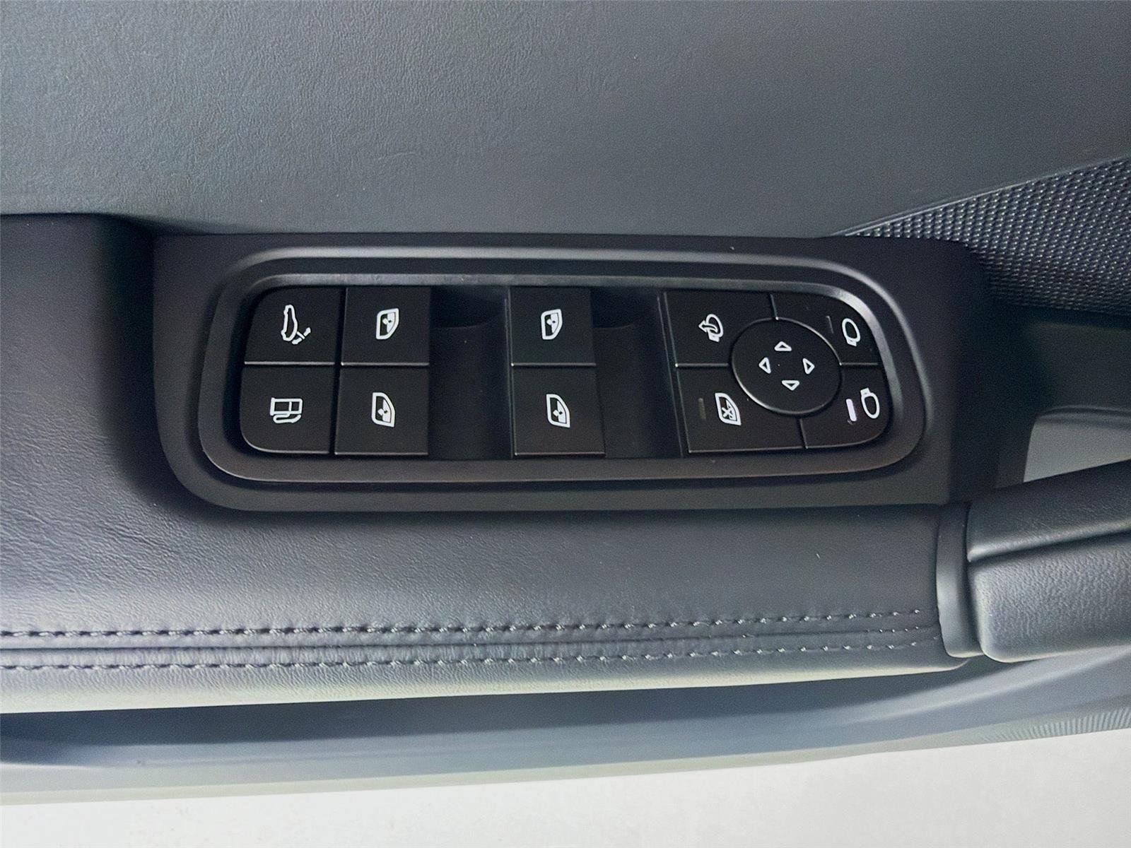 Used 2025 Chalk Porsche S E-Hybrid image 8