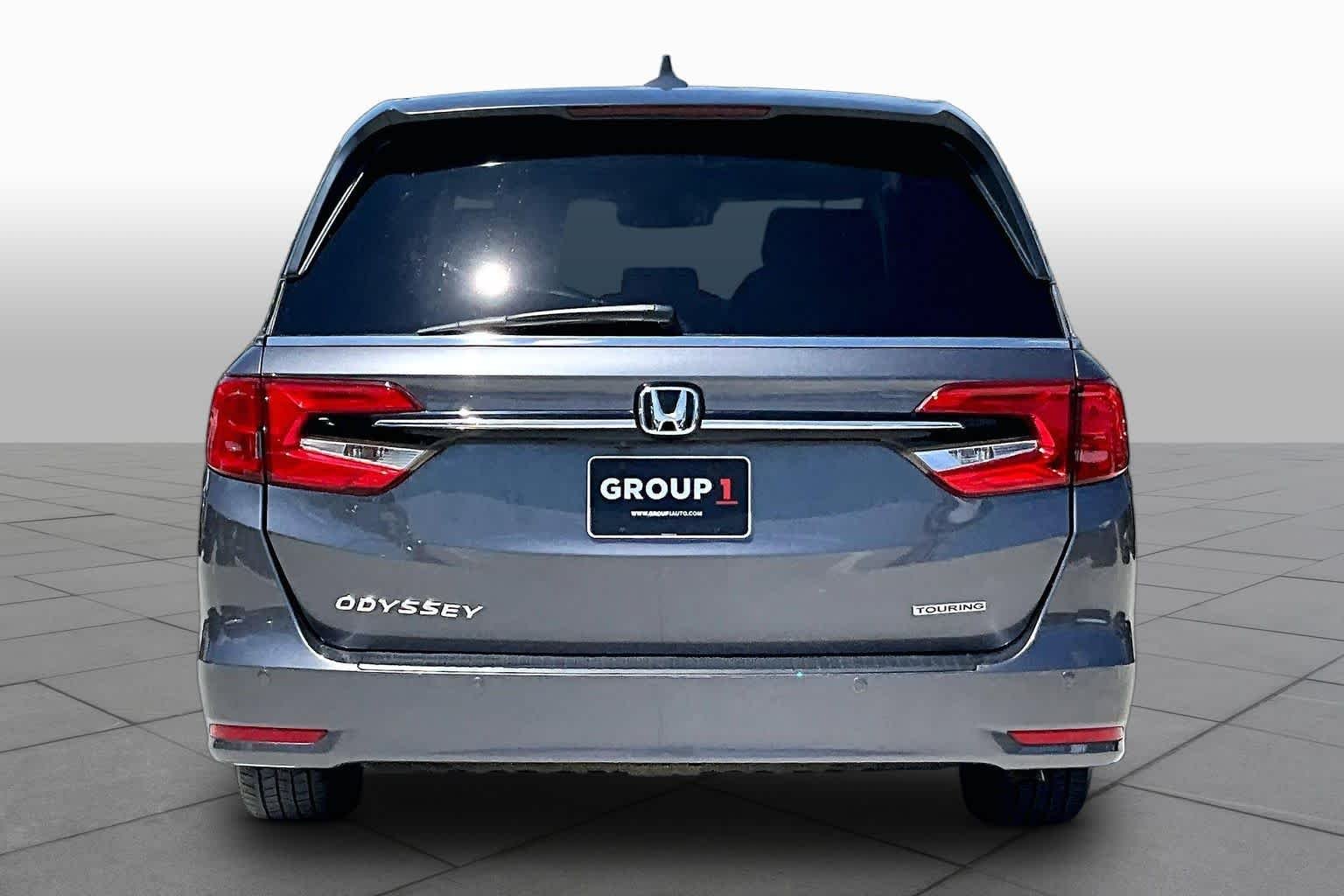 Used 2022 Modern Steel Metallic Honda Touring image 5
