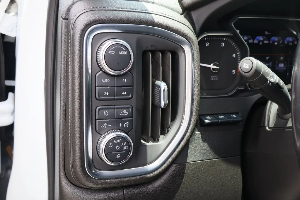 Used 2022 White GMC Denali image 13