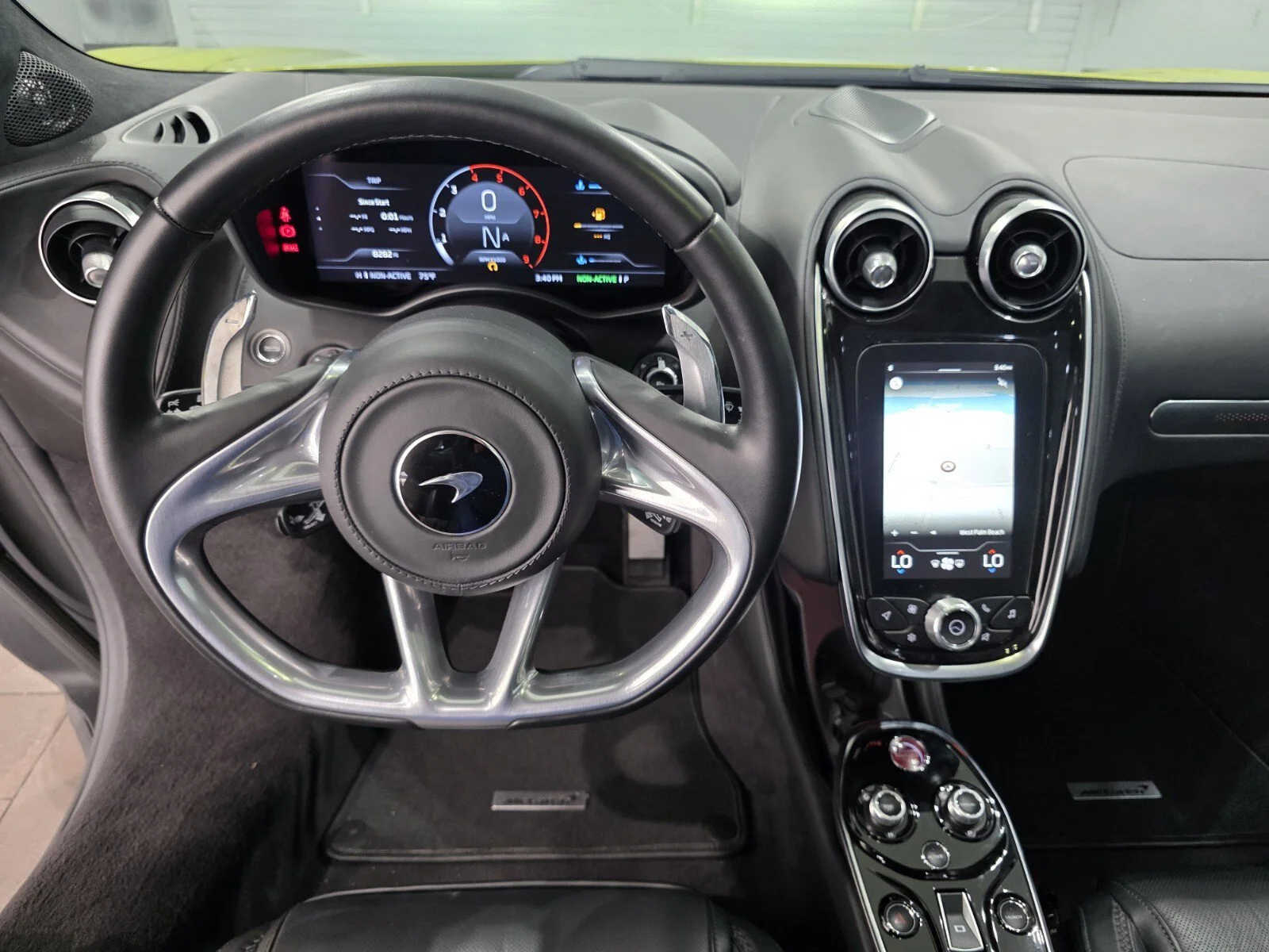 Used 2022 Flux Green McLaren  image 15