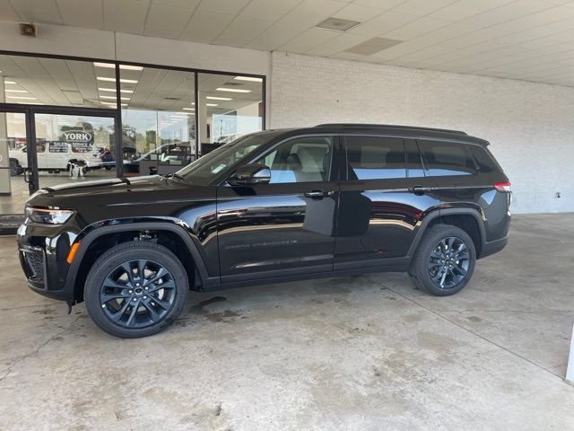 New 2026 Diamond Black Crystal Pearl-Coat Exterior Paint Jeep  image 3
