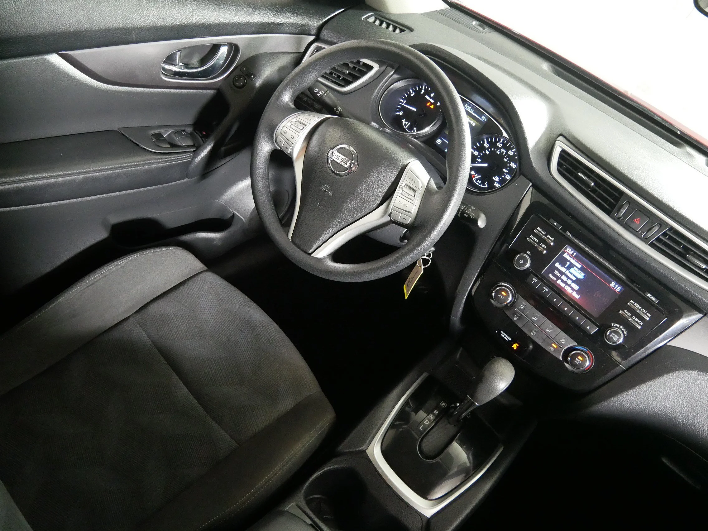 Used 2016 Cayenne Red Nissan S image 9