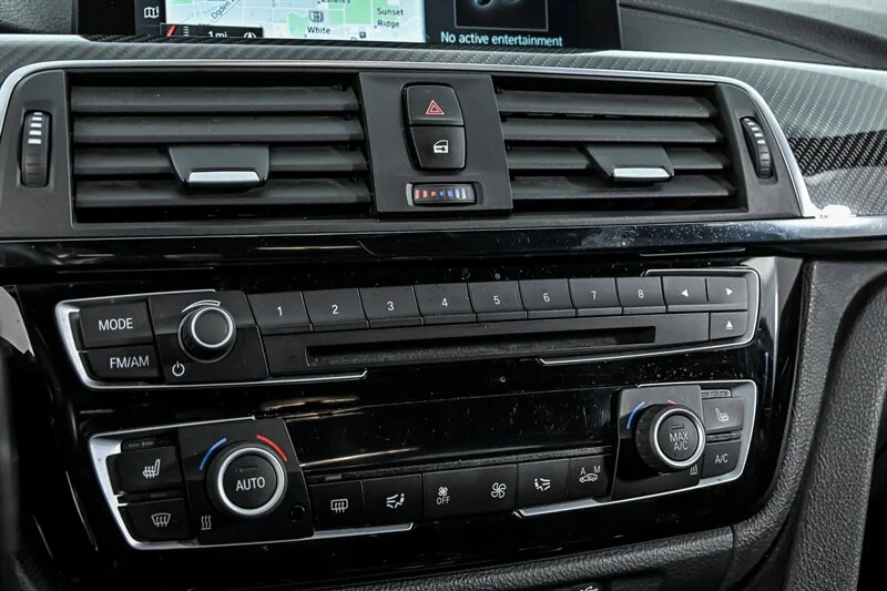 Used 2018  BMW  image 27
