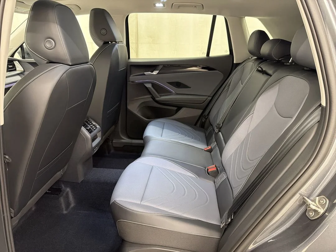 New 2026 Platinum Gray Metallic Volkswagen SE image 19