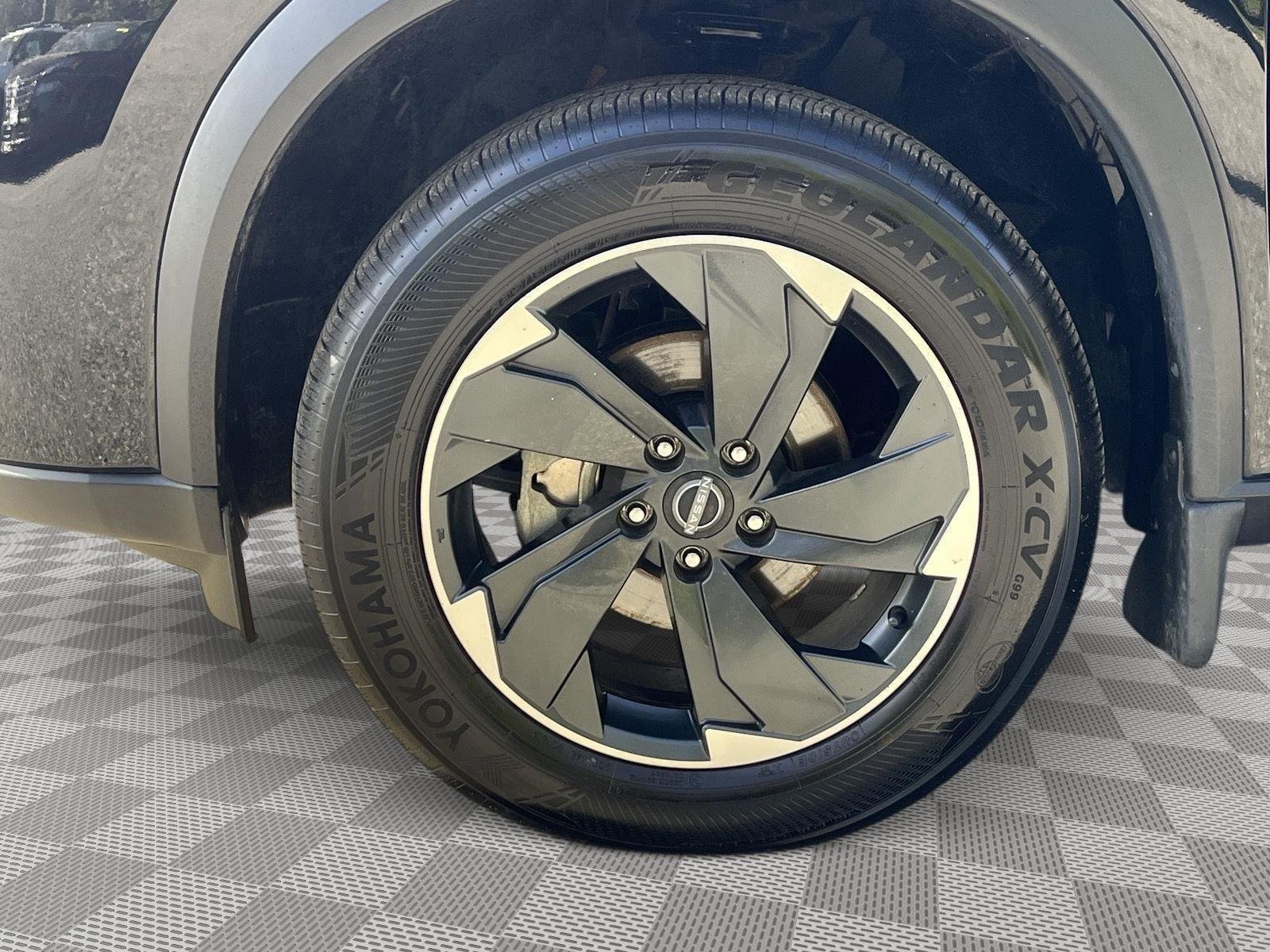 Used 2024 Super Black Nissan SV image 9
