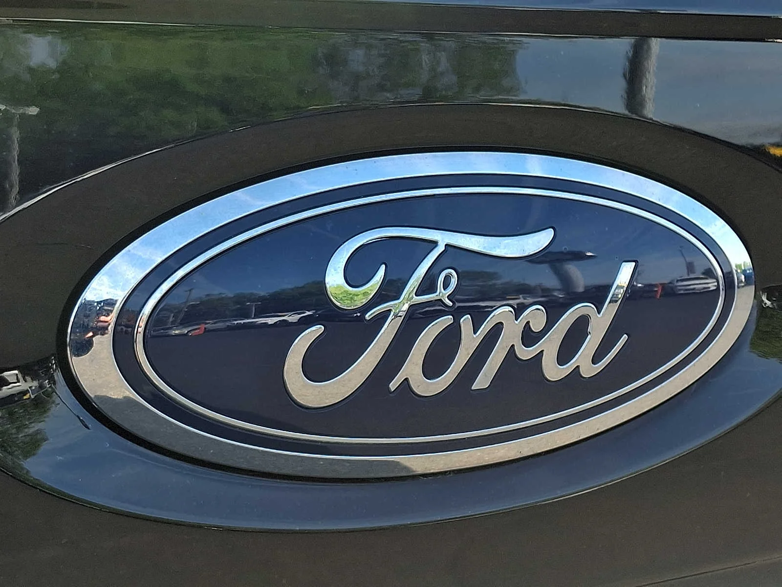 Used 2023 Agate Black Metallic Ford LARIAT image 31