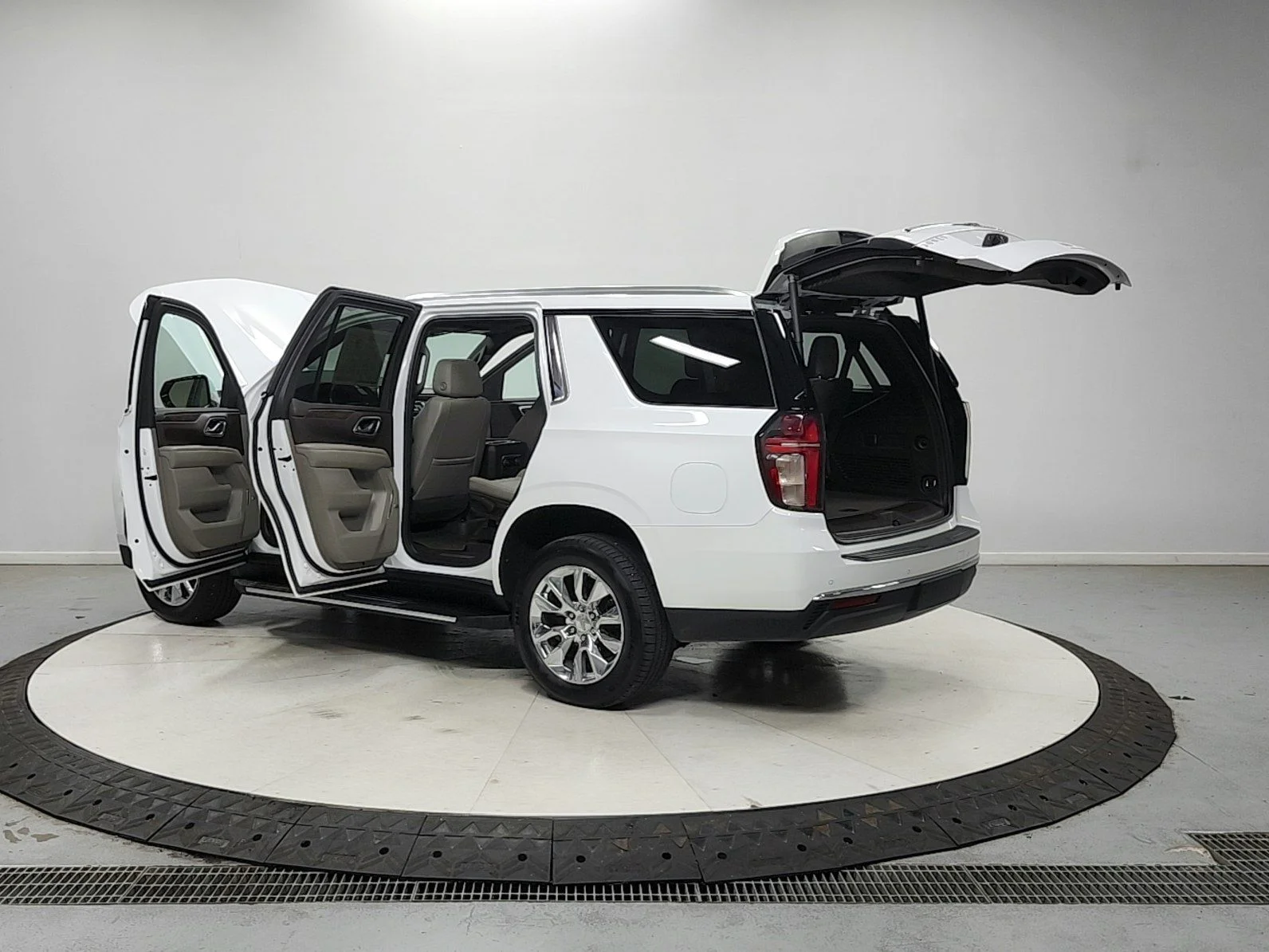 Used 2021 White Chevrolet LT image 14