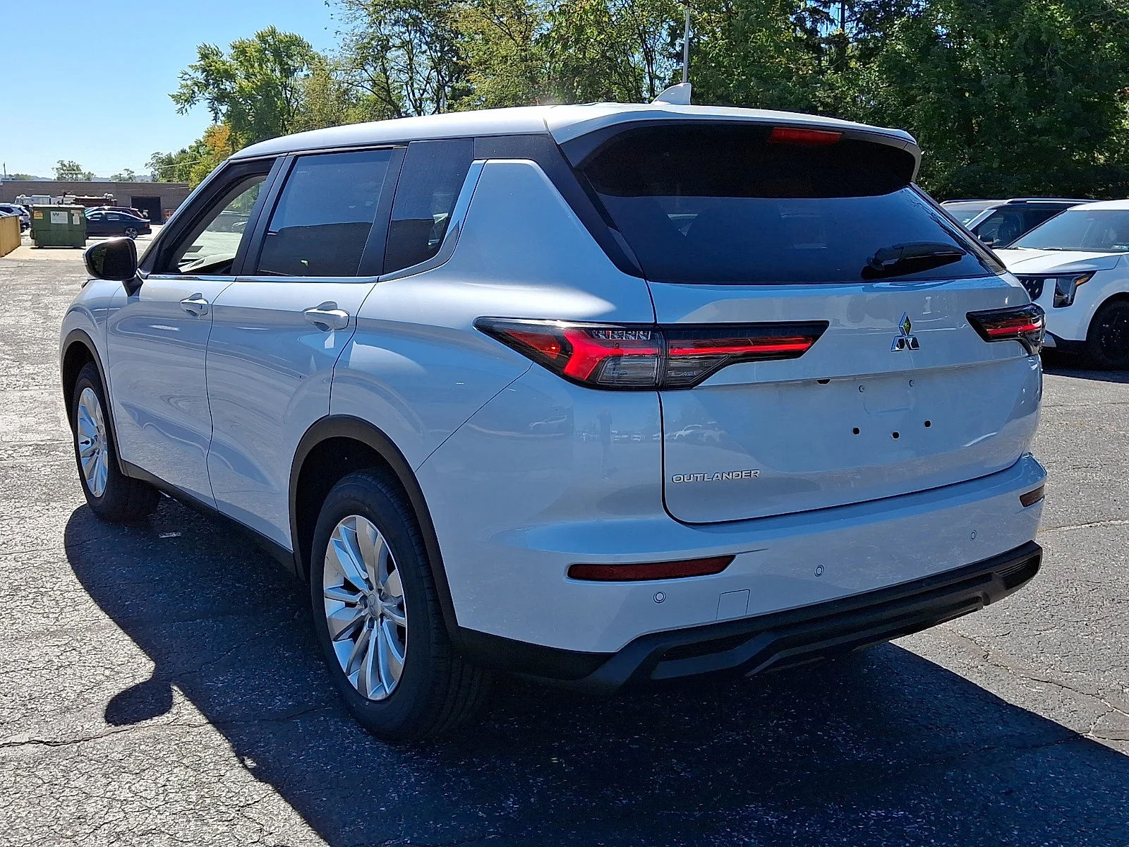 New 2026 White Mitsubishi ES image 6