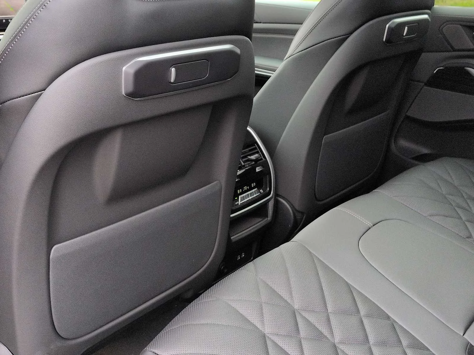 New 2026 Alpine White BMW xDrive40i image 18