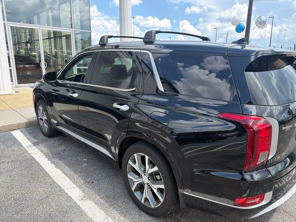 Used 2021 Black Hyundai Limited image 3