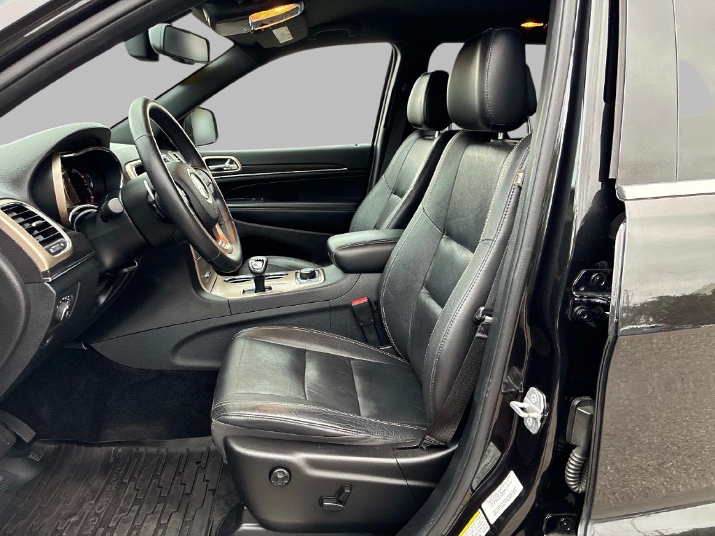 Used 2014 Black Jeep Limited image 24