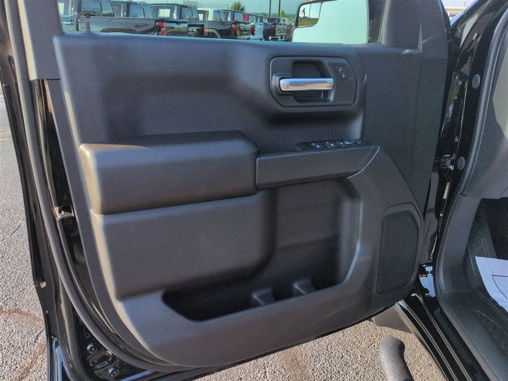 Used 2026 Black Chevrolet Custom image 22