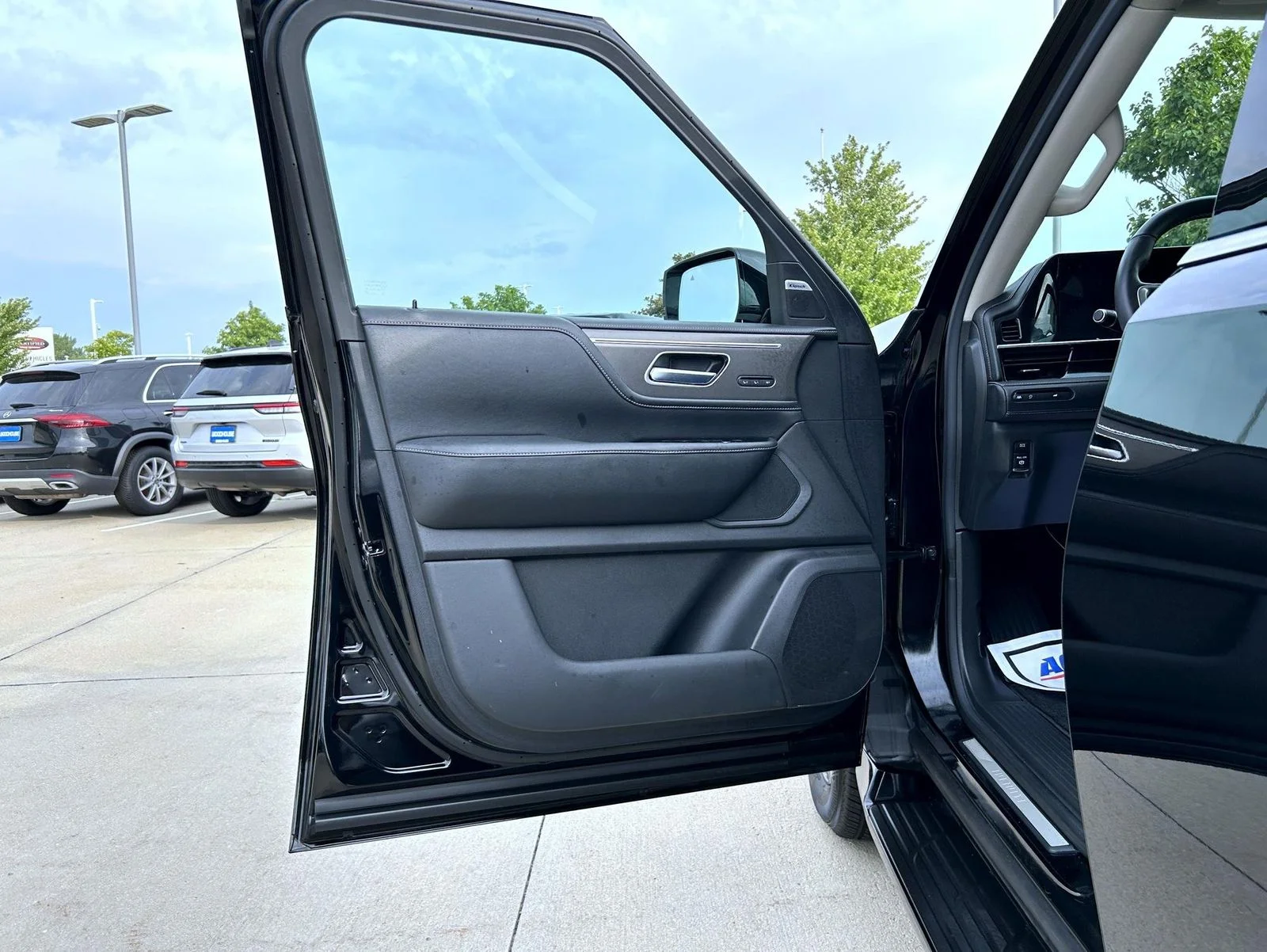 Used 2025 Black INFINITI PURE image 9