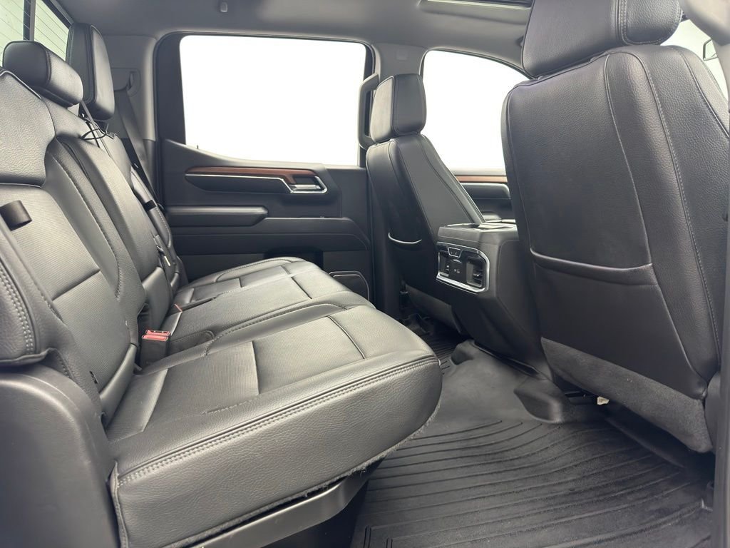Used 2022 White Frost Tricoat GMC Denali image 27