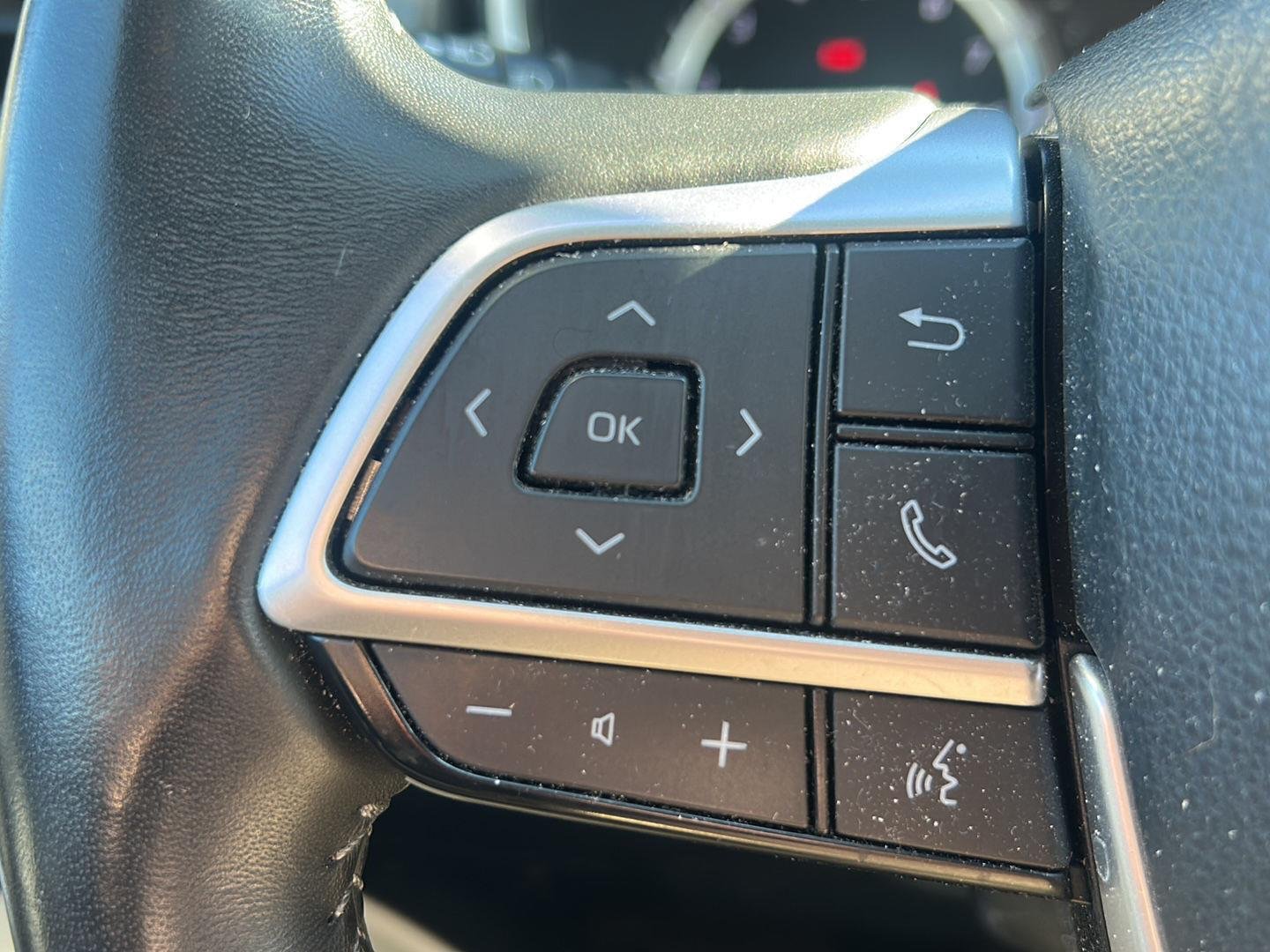 Used 2023 Wind Chill Pearl Toyota XLE image 17