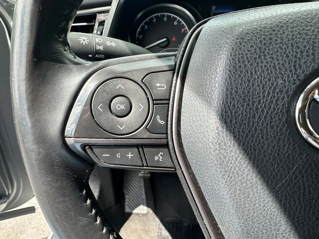 Used 2021 White Toyota SE image 19
