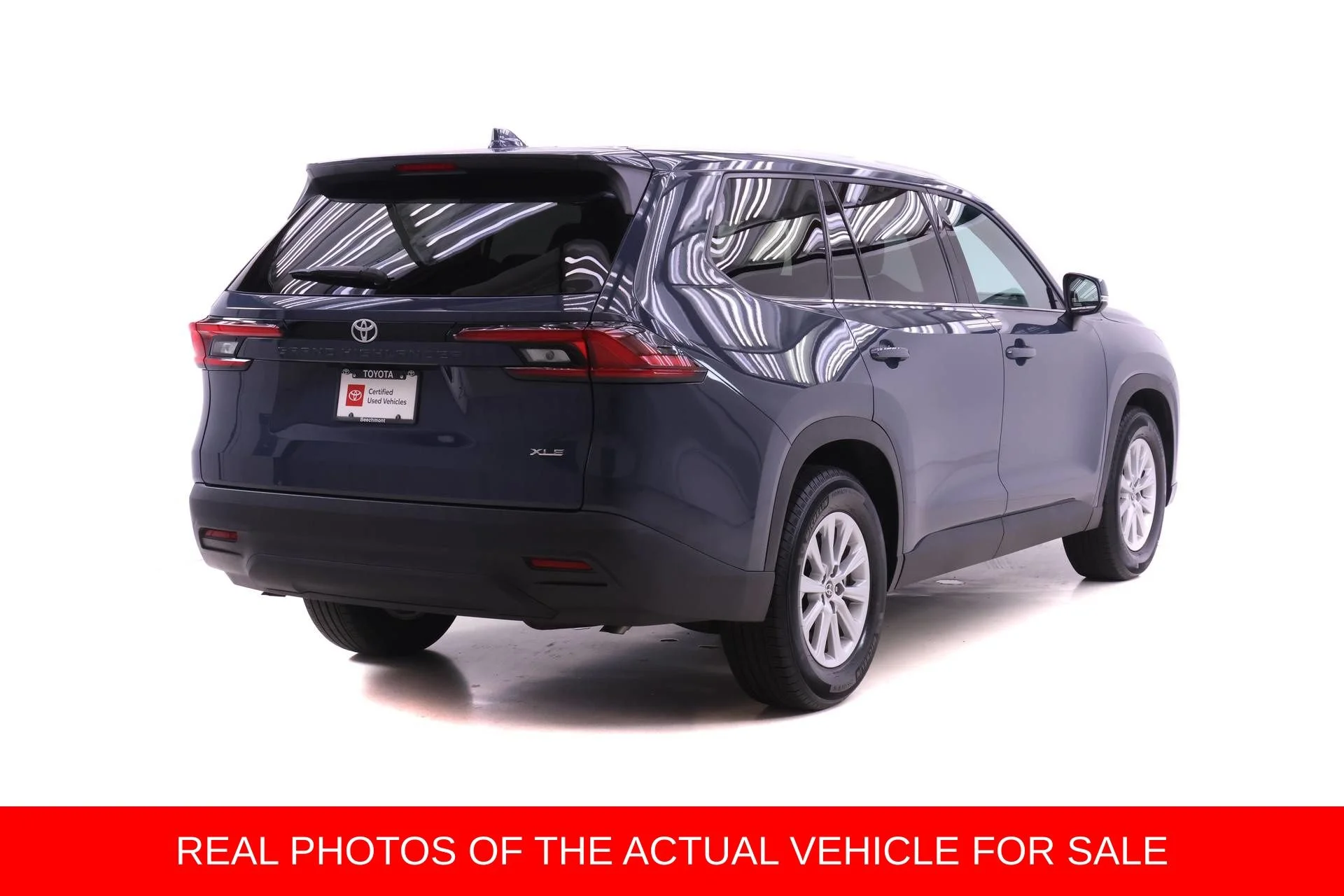 Used 2025 White Toyota XLE image 2