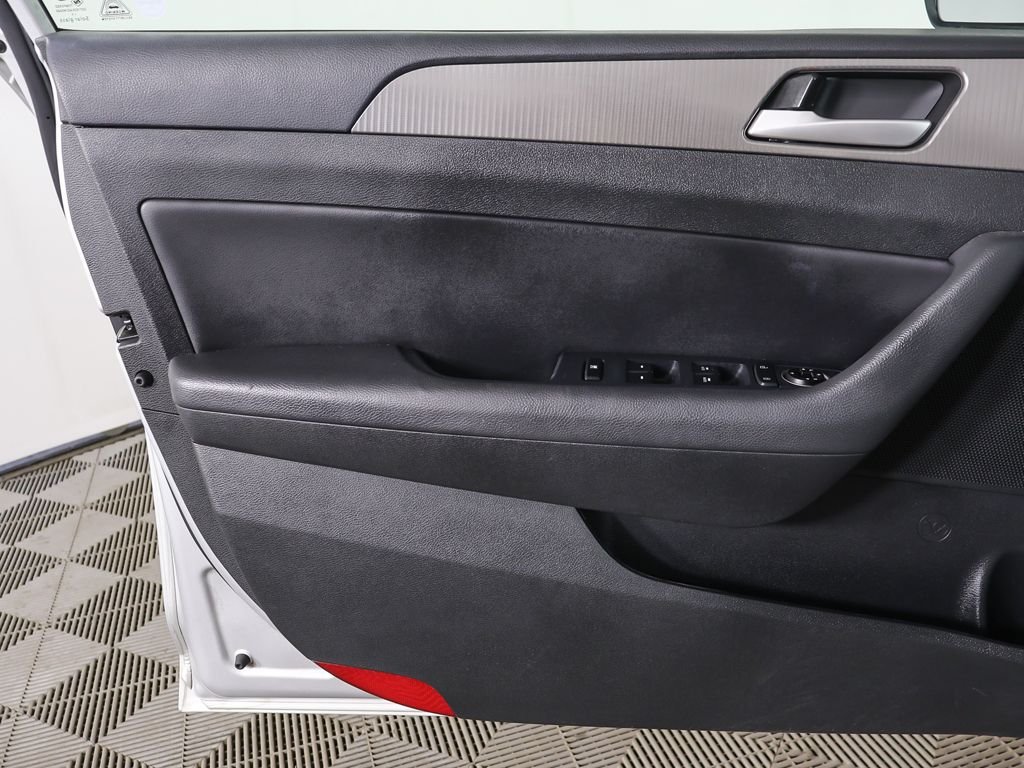 Used 2019 Silver Hyundai Sport image 19