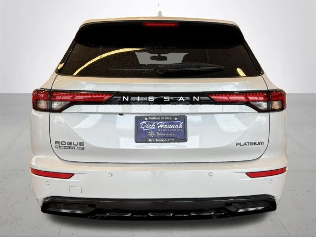 New 2026 White Nissan Platinum image 8