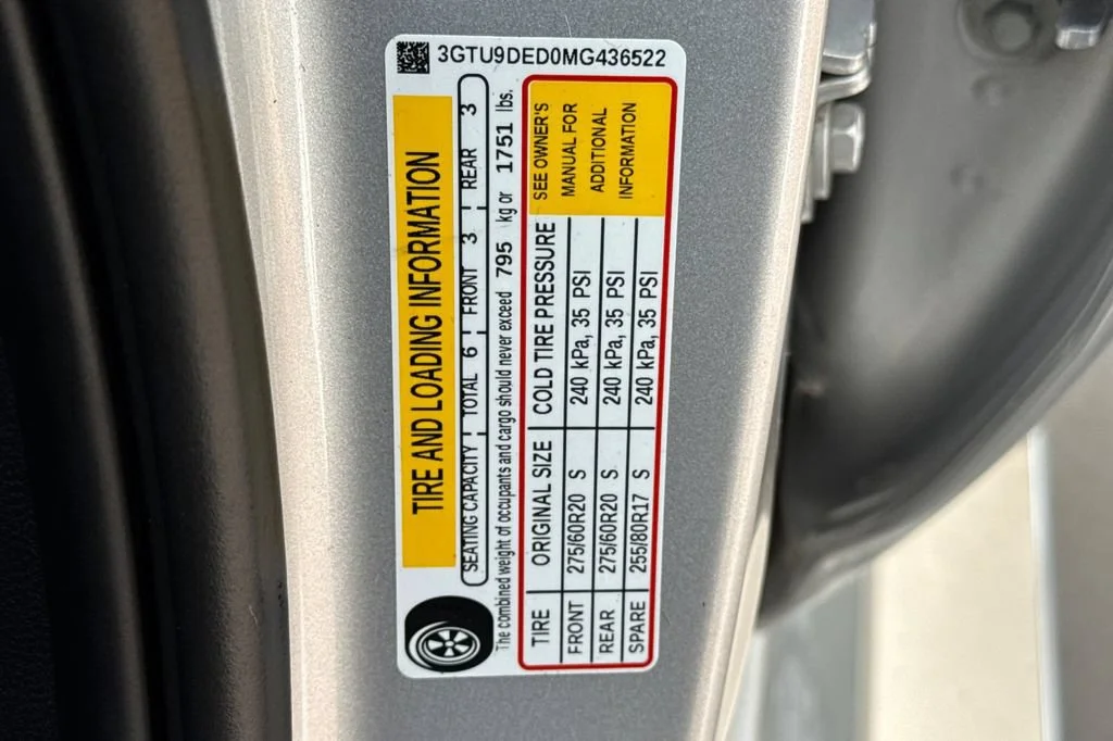 Used 2021 QUICKSILVER METALLIC GMC SLT image 28
