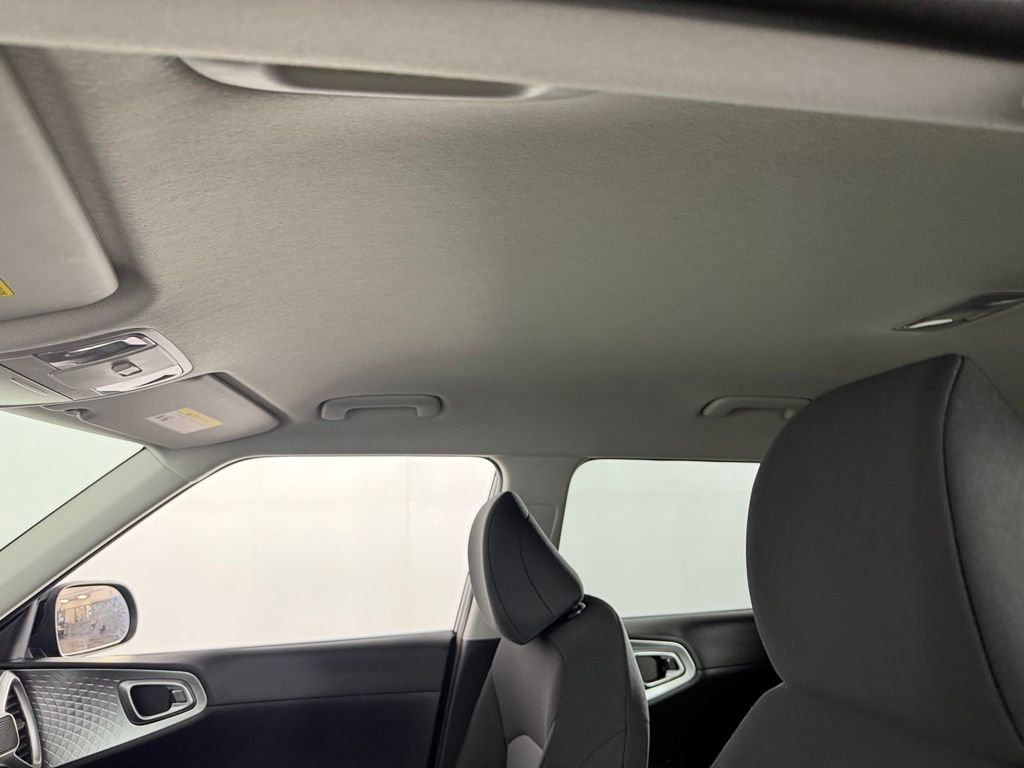 2025 Kia Soul LX - Photo 23