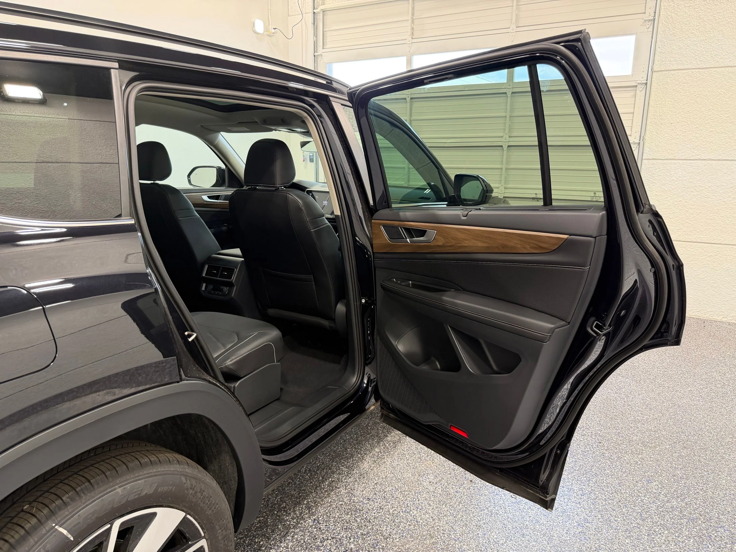 New 2026 Black Volkswagen 2.0T SE w/Technology image 28