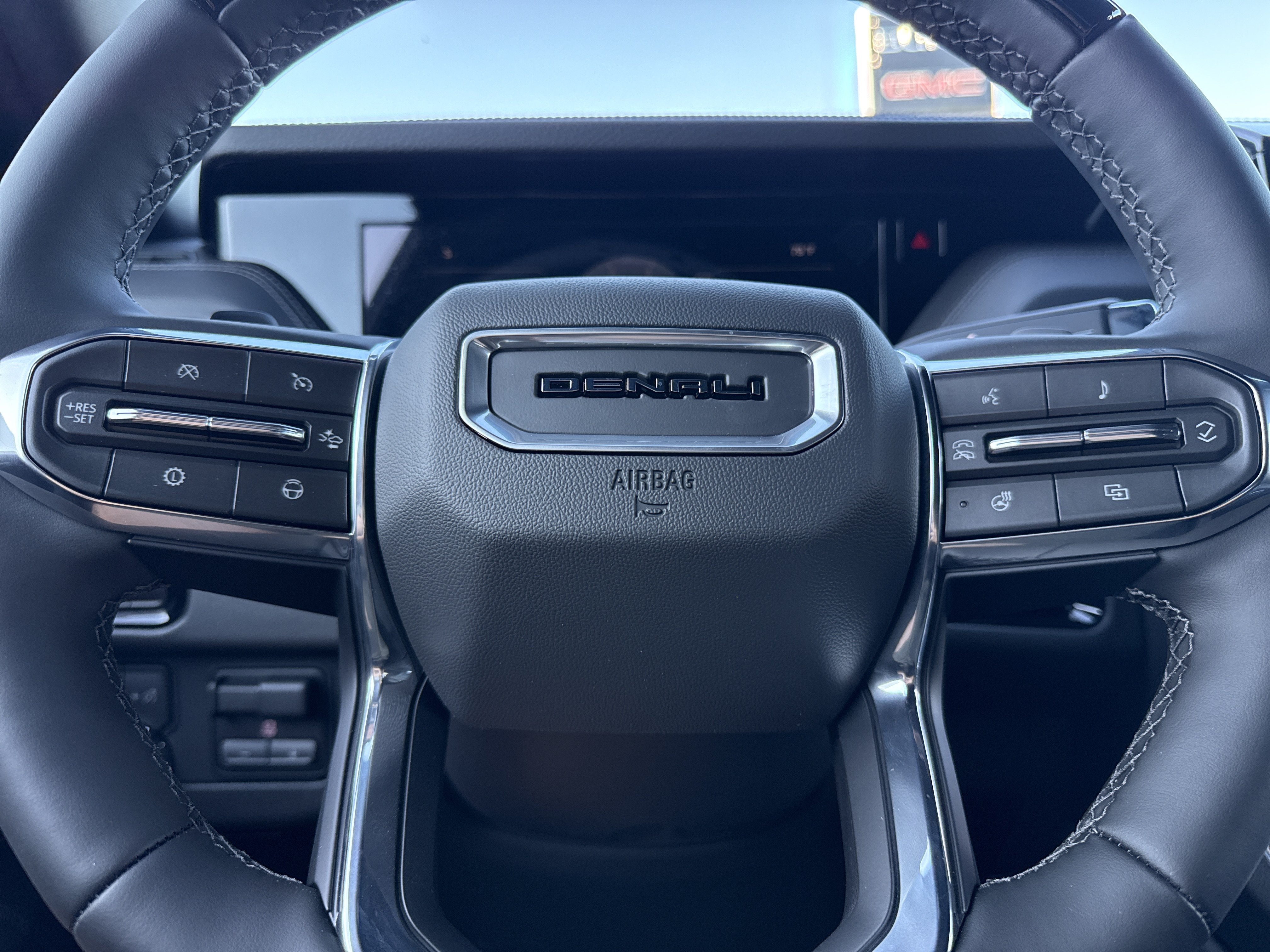 2026 GMC Yukon Denali - Photo 27