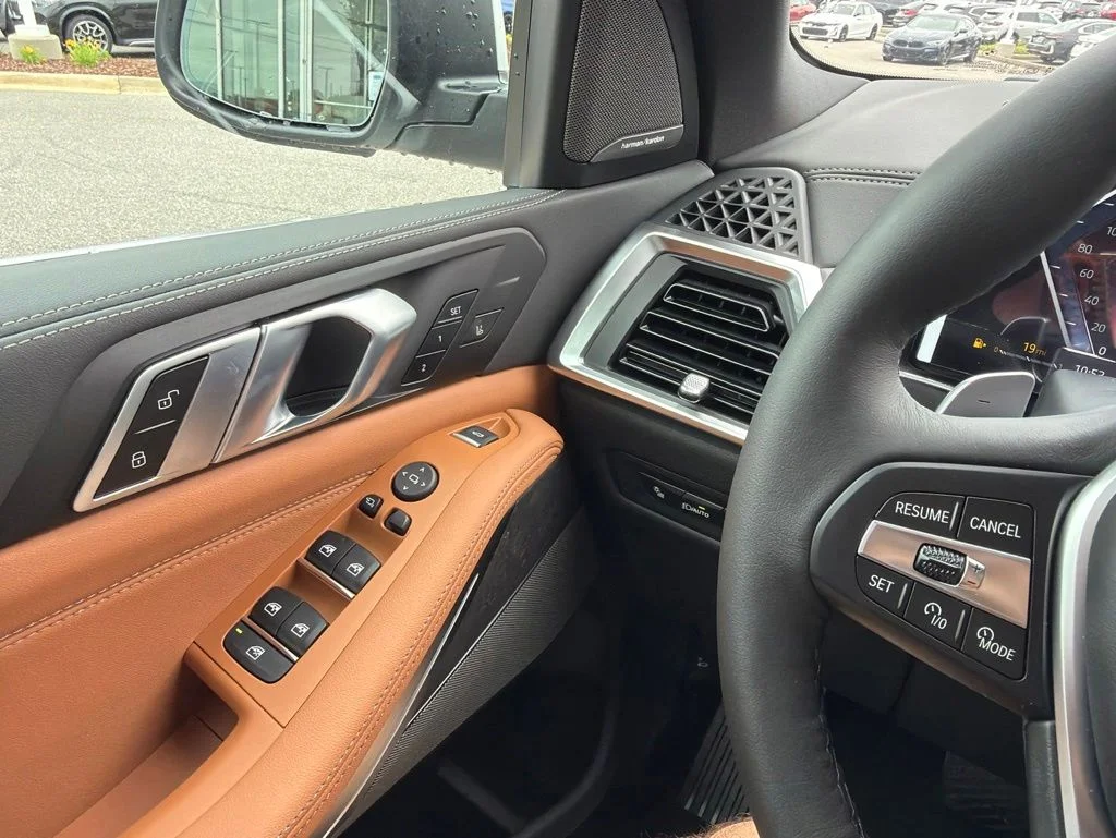 New 2026 Alpine White BMW sDrive40i image 20