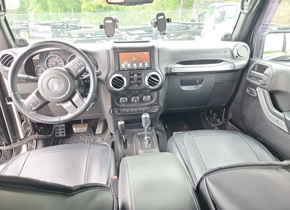 Used 2014 Black Clearcoat Jeep Sahara image 6