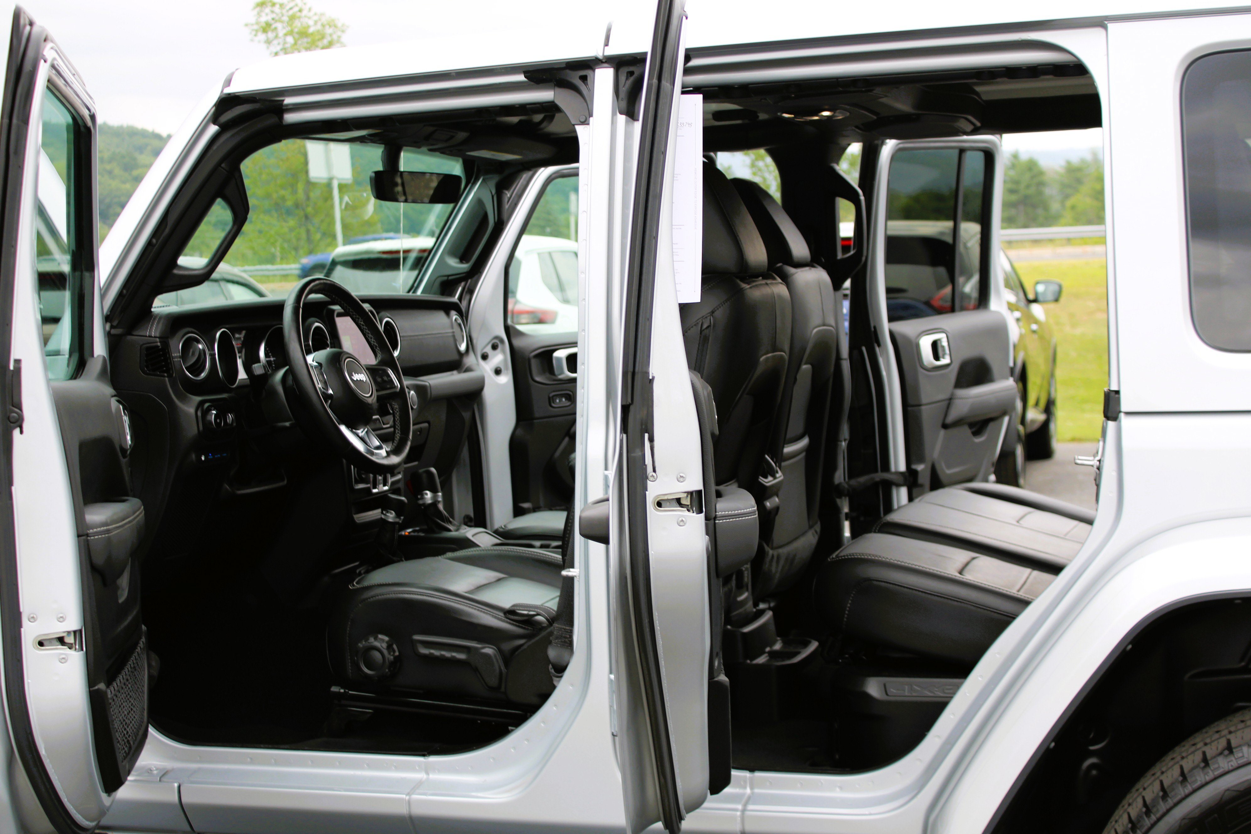 Used 2023 Silver Zynith Clearcoat Jeep Sahara image 15