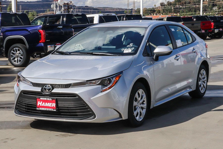New 2027 Classic Silver Metallic Toyota LE image 3