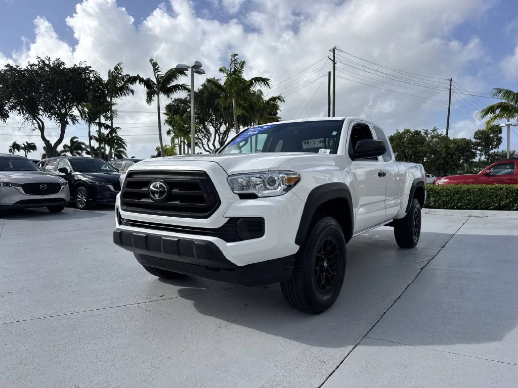 Used 2020 Super White Toyota SR image 31