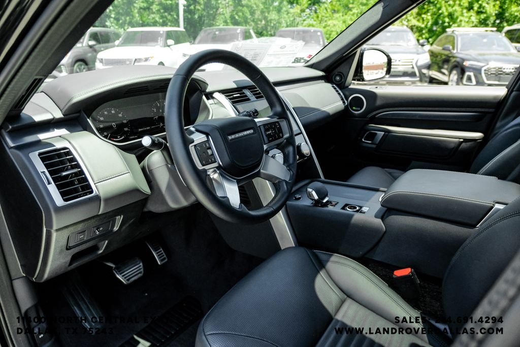 Certified Used 2025 Black Land Rover Metropolitan Edition image 2