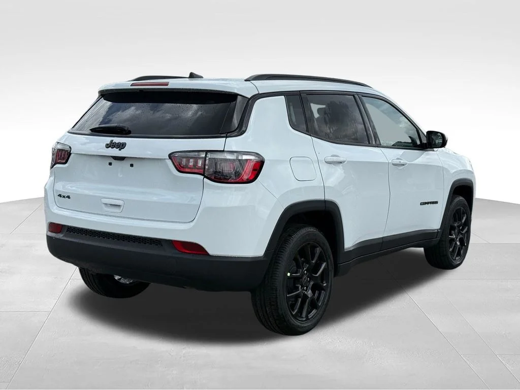 New 2026 Bright White Clearcoat Jeep Latitude image 27