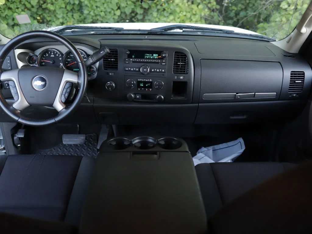 Used 2010 SUMMIT WHITE Chevrolet LT image 18