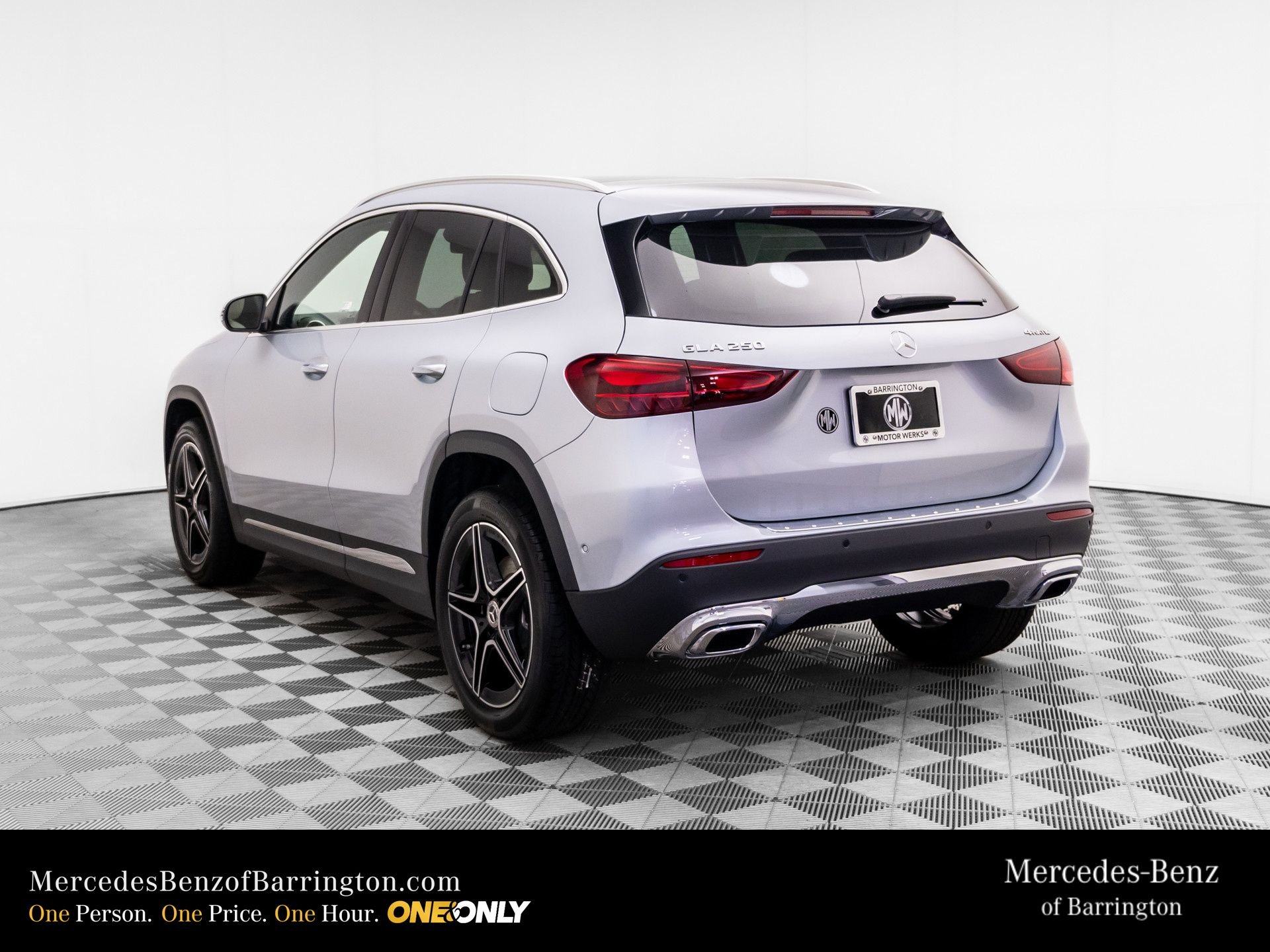New 2026 Cirrus Silver Metallic Mercedes-Benz GLA 250 image 3