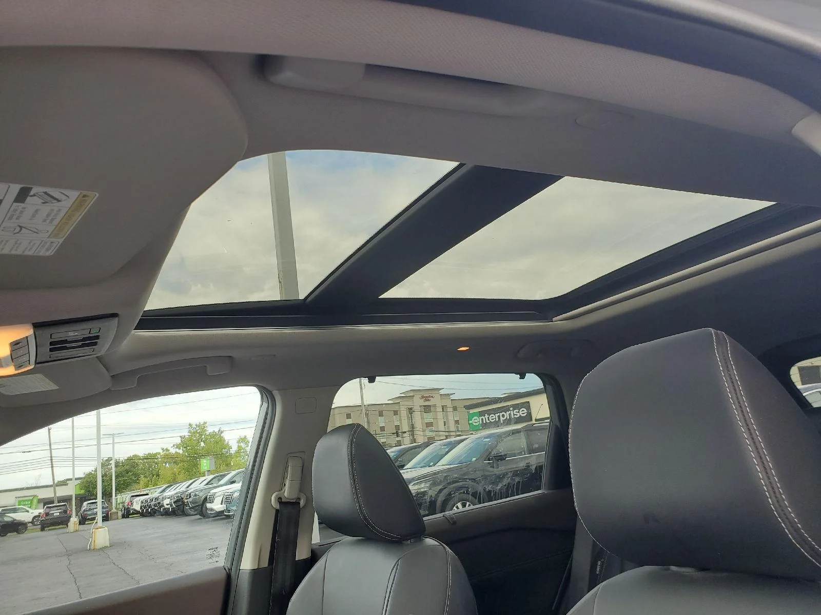 Used 2022 Boulder Gray Pearl Nissan SL image 9
