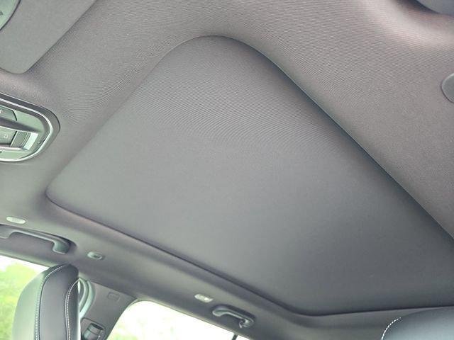 New 2026 Baltic Gray Metallic Clear-Coat Exterior Paint Jeep Limited image 16