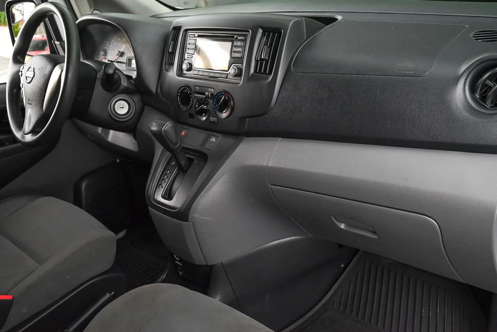 Used 2018 White Nissan S image 12