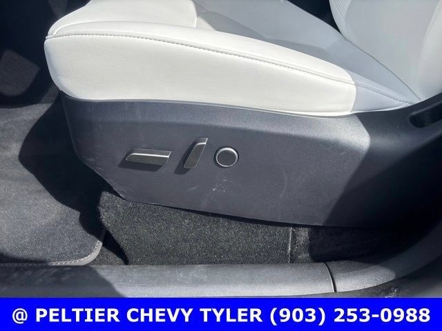 Used 2025  Tesla Long Range image 13