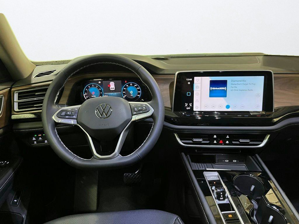 New 2026 Green Volkswagen SE w/Technology image 18