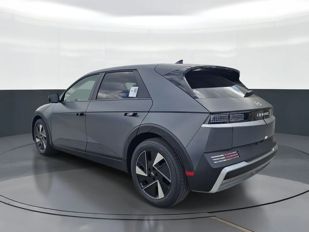 New 2026 Gray Hyundai SEL image 4
